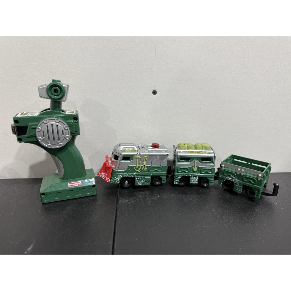 GeoTrax Green Alpine Will Christmas Engine Remote Control Train Snow Plow Set